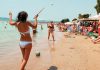 Ρακέτες στην παραλία. Βοηθούν στην λειτουργία του εγκεφάλου, μειώνουν τα νοσήματα της καρδιάς και αυξάνουν το προσδόκιμο ζωής